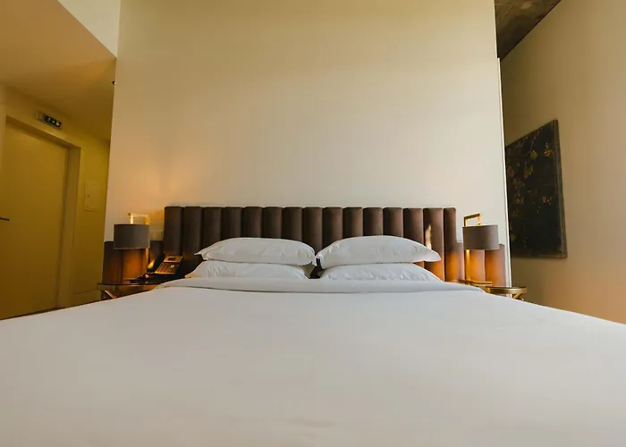 Borralha Hotel, Restaurante & Alojamento de Acomodação e Pequeno-almoço 4*